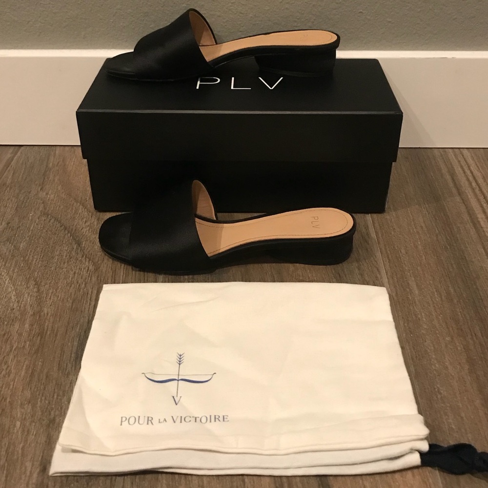 Pour la Victoire “Mallory” Satin Black Slide